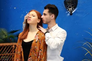 photo-couple-salon-bleu