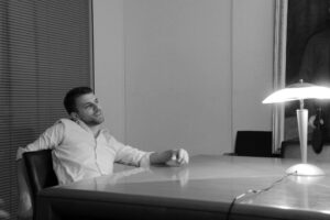 photo-plateau-comedien-assis