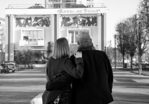 couple-devant-lhotel-de-ville